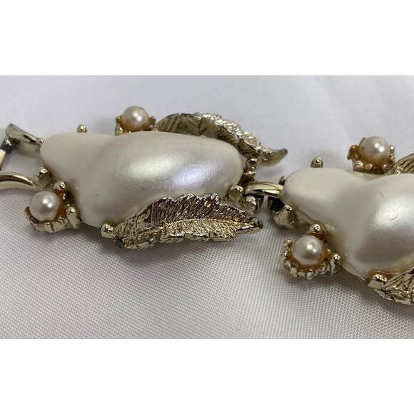 Vintage Coro Bracelet Ivory Baroque Faux Pearl Stone Gold Tone Signed - Picture 7 of 9